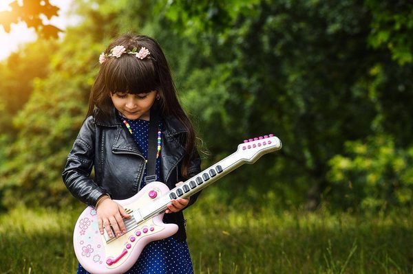 Comment apprendre la guitare à Paris - Les meilleurs cours de guitare à Paris